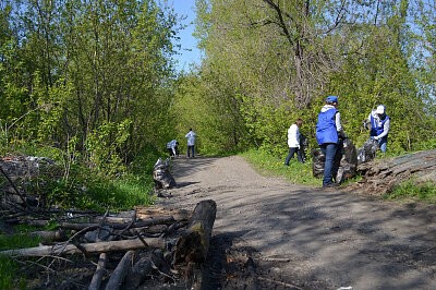 «Зеленая дружина» очистила от мусора парк «Водный»