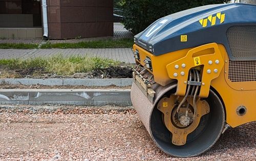 Пока погода позволяет: СГК в Красноярске продолжают благоустройство после ремонтов теплосетей