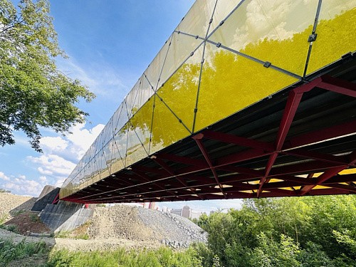 «Хрустальный мост» СГК в Кемерове: блестит стеклянными боками, ждет открытия 