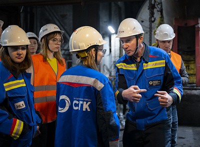 Офисные сотрудники СГК сменили «белые воротнички» на «синие» и узнали, как работает Новосибирская ТЭЦ-2