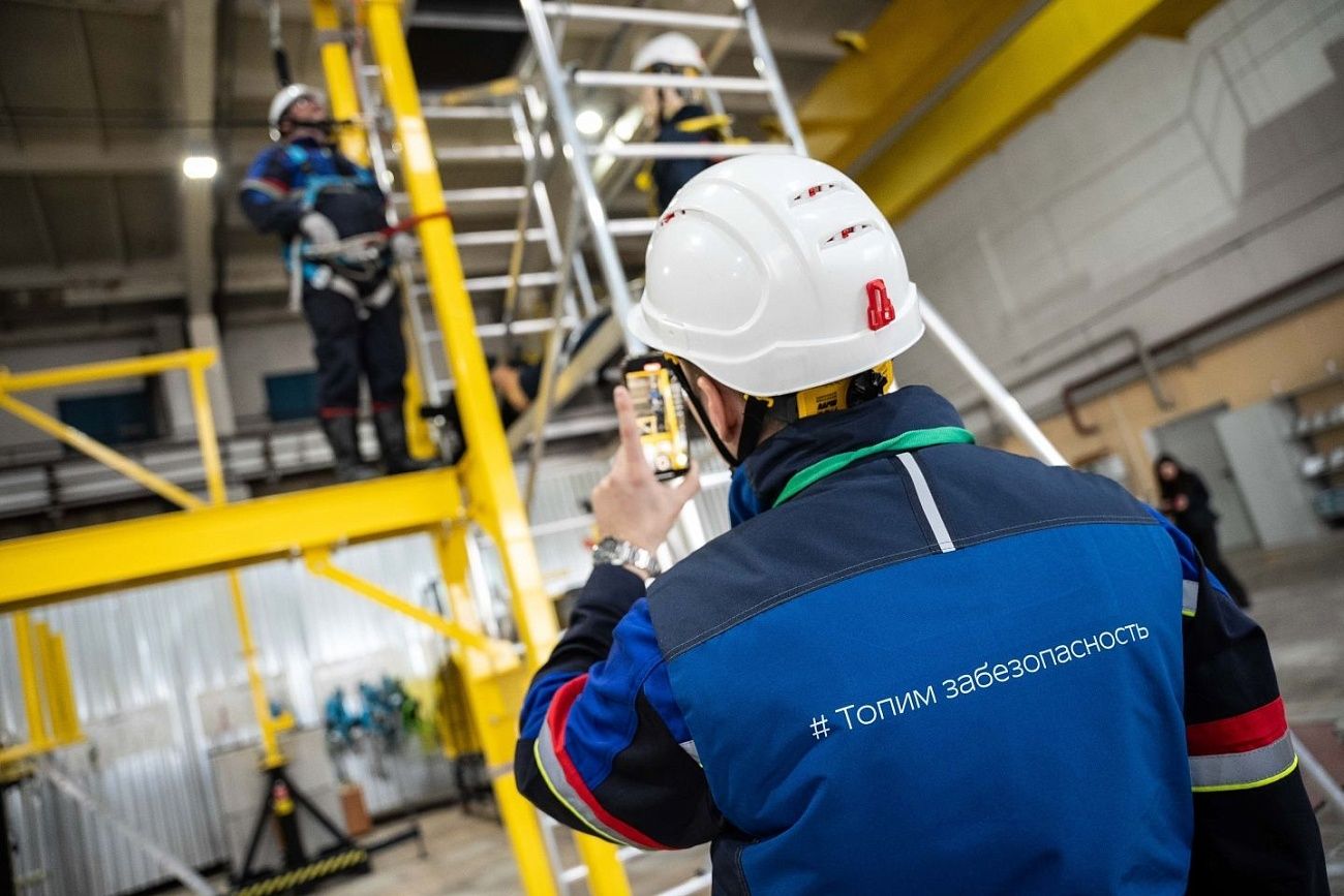 Кто лучший на высоте? В Новосибирске прошел межрегиональный конкурс профмастерства 