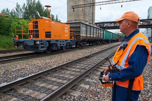 Вкалывают роботы, а не человек: на Красноярской ТЭЦ-2 проходят испытания локомотива-беспилотника