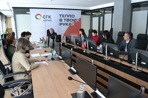 Гендиректор «СГК-Алтай» Игорь Лузанов подписал соглашения с Алтайской краевой организацией «Всероссийский Электропрофсоюз» 