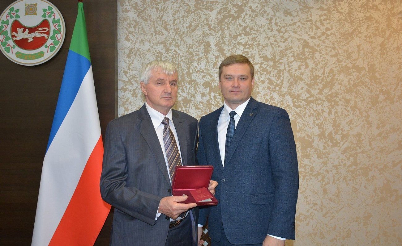 Александр Алейник из Абакана — заслуженный энергетик России