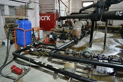 Энергетики барнаульского теплосетевого подразделения СГК промывают бойлерные с применением современной установки  