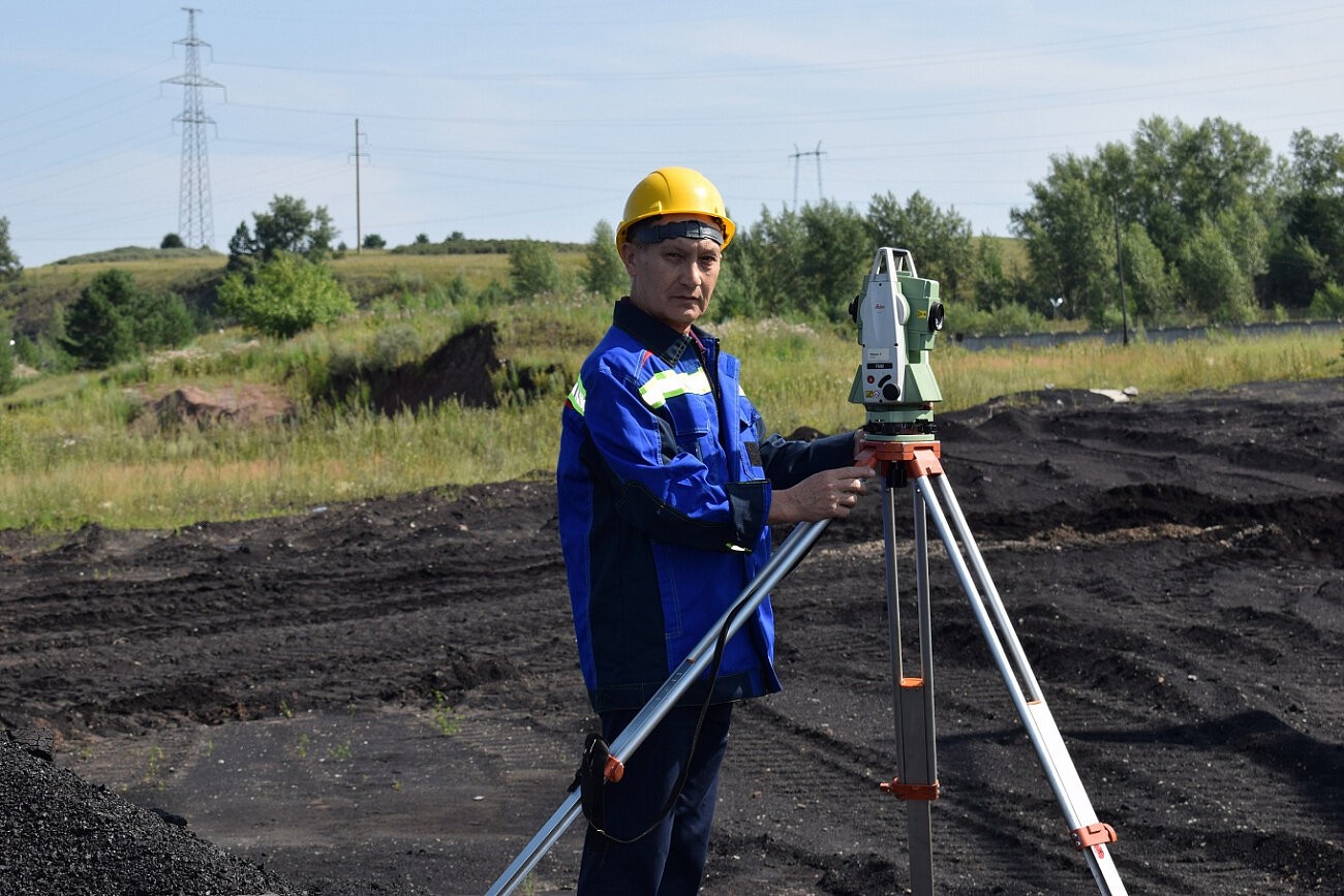 Люди СГК: Владимир Соловьев измеряет уголь без линеек и весов 
