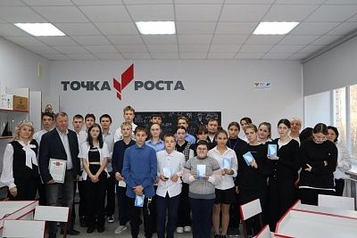 Генеральный директор Назаровской ГРЭС Дмитрий Морозов встретился со старшеклассниками в рамках «Российской энергетической недели-2025»