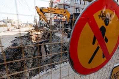 Выдерживаем сроки: в Барнауле полным ходом идет ремонт теплосети на ключевом участке в центре города
