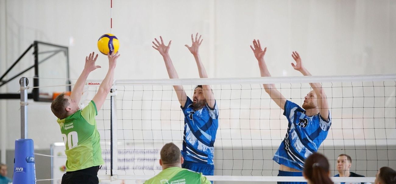 Командная работа: в Кемерове прошел благотворительный волейбольный турнир