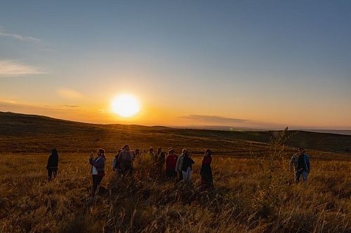 Степь – это про любовь! Грантовая поддержка Фонда Мельниченко и СГК помогла реализовать проект экскурсионных поездок по сакральным местам Хакасии