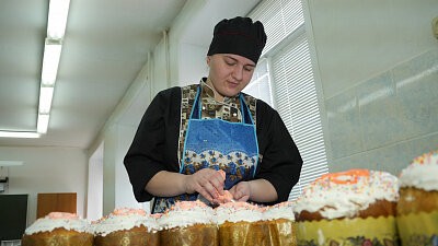 Проект «Поделись теплом» 2017: пасхальные куличи - в подарок красноярцам