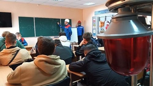 Шагаем по профилю: энергетики Лучегорска провели профориентацию студентов