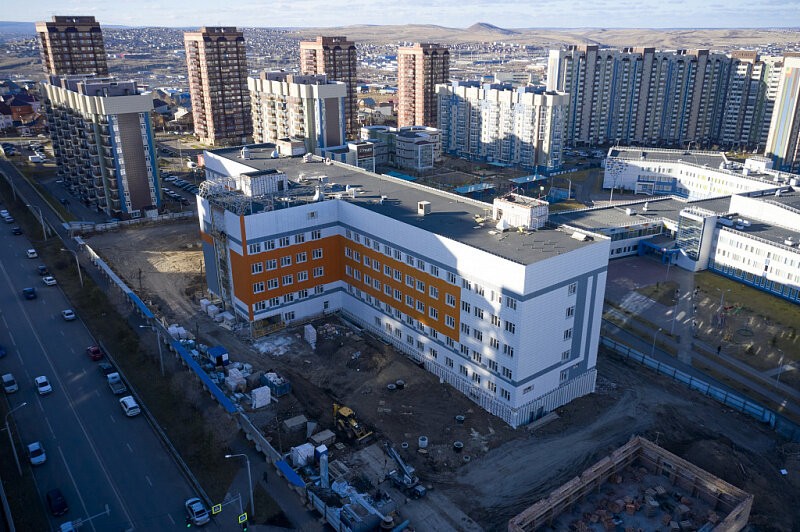 Бизнес-центр, памятник архитектуры, детские сады и фабрика игрушек. Кого еще в 2021 году СГК подключила к теплу в Красноярске?