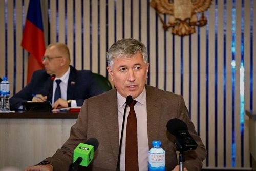 Руководитель алтайского филиала СГК Игорь Лузанов доложил депутатам Бийска о готовности города к отопительному сезону 