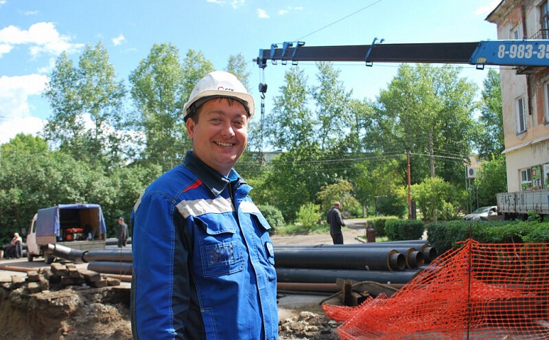 Дмитрий Яковлев на объекте капитального ремонта в поселке Котельщиков