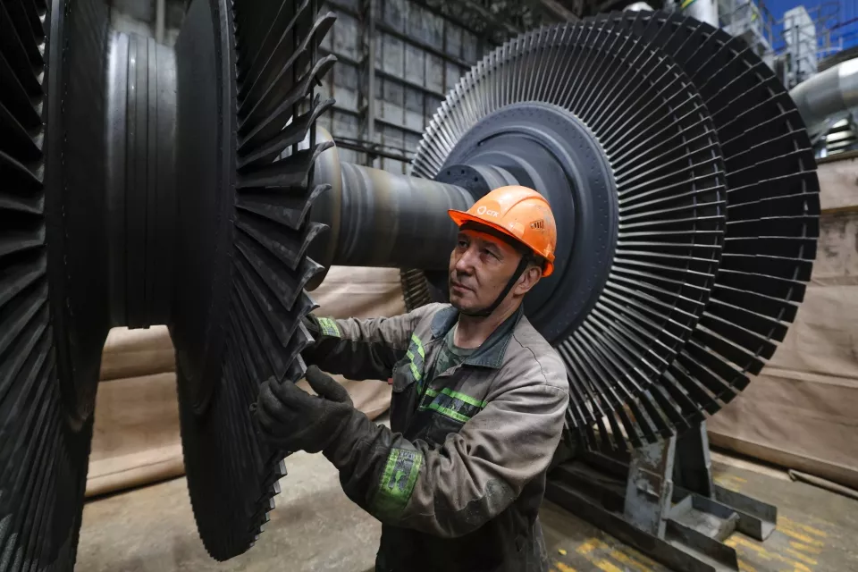 Остановить летом, чтобы зимой работать без остановки: вторую турбину Красноярской ТЭЦ-2 вывели в капремонт