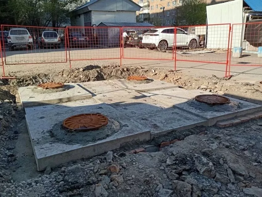В Барнауле продолжается активный ремонт тепловых камер с заменой железобетонных перекрытий 