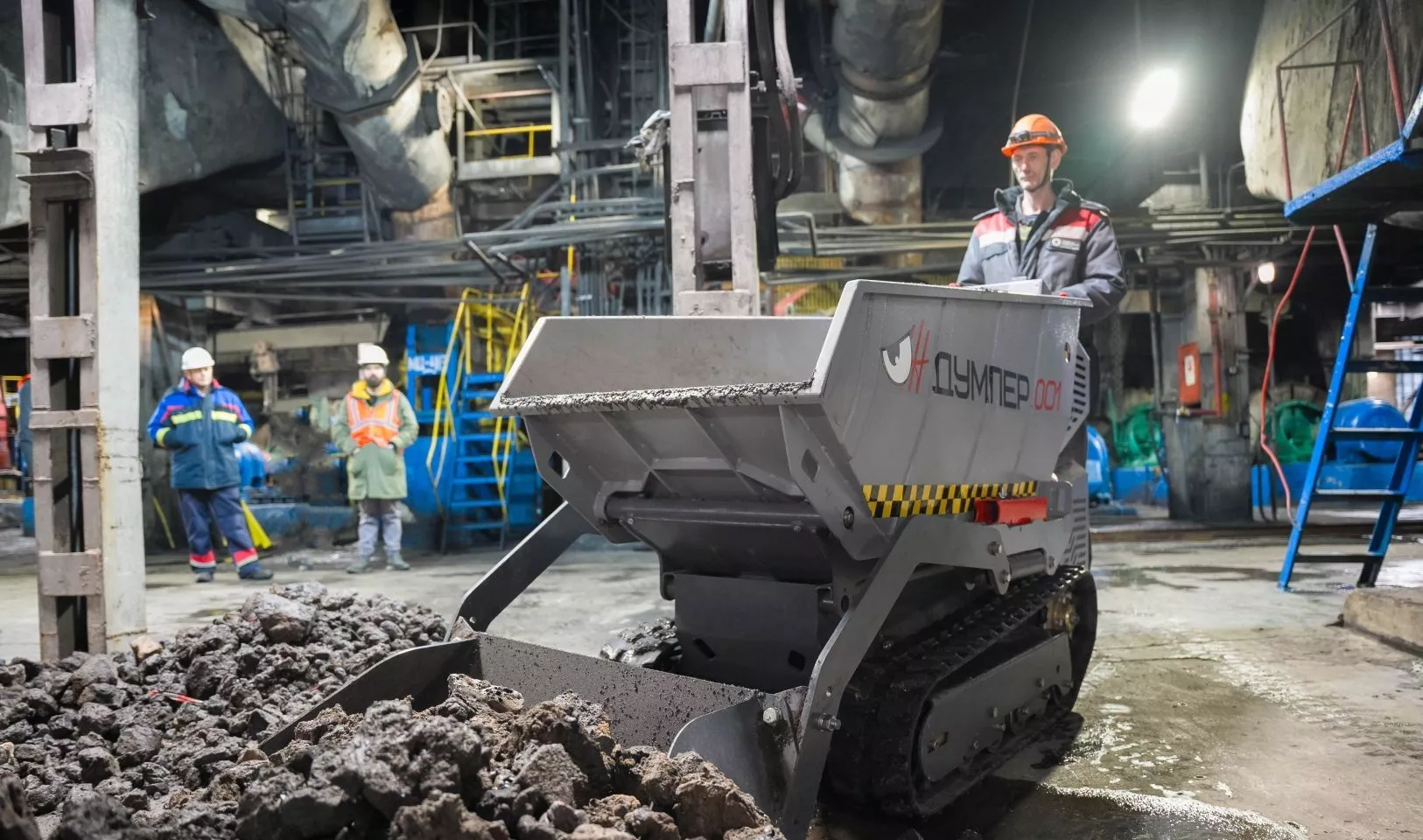 Думпер в деле: на Новосибирской ТЭЦ-2 провели тест-драйв мини-самосвала