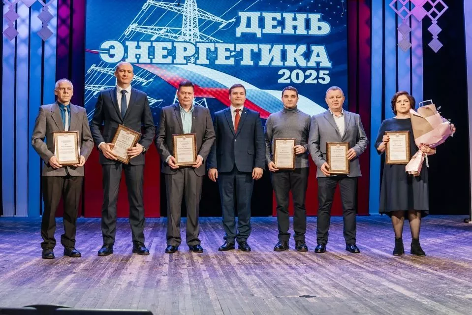 За профессионализм и вклад в развитие отрасли: труд энергетиков Хакасии отмечен на высшем уровне