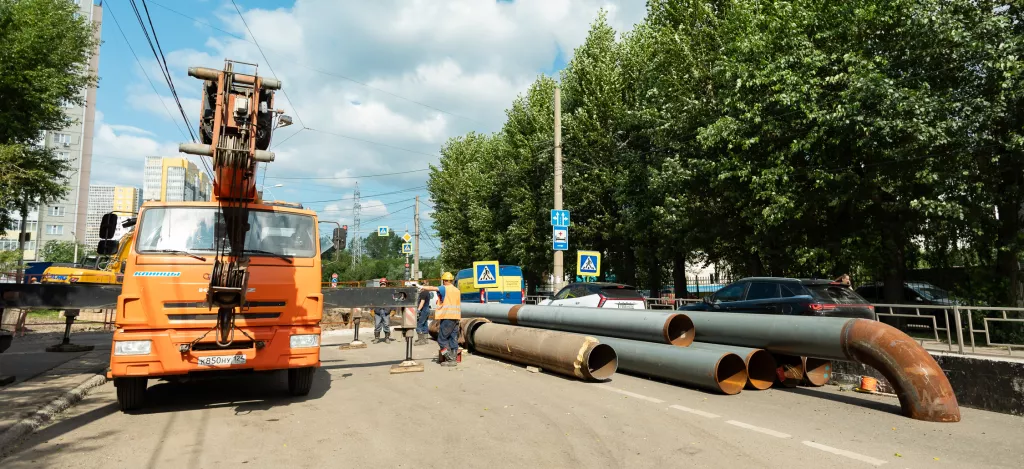 Тепло благодаря специалистам и роботу: СГК меняет тепломагистраль в Ветлужанке