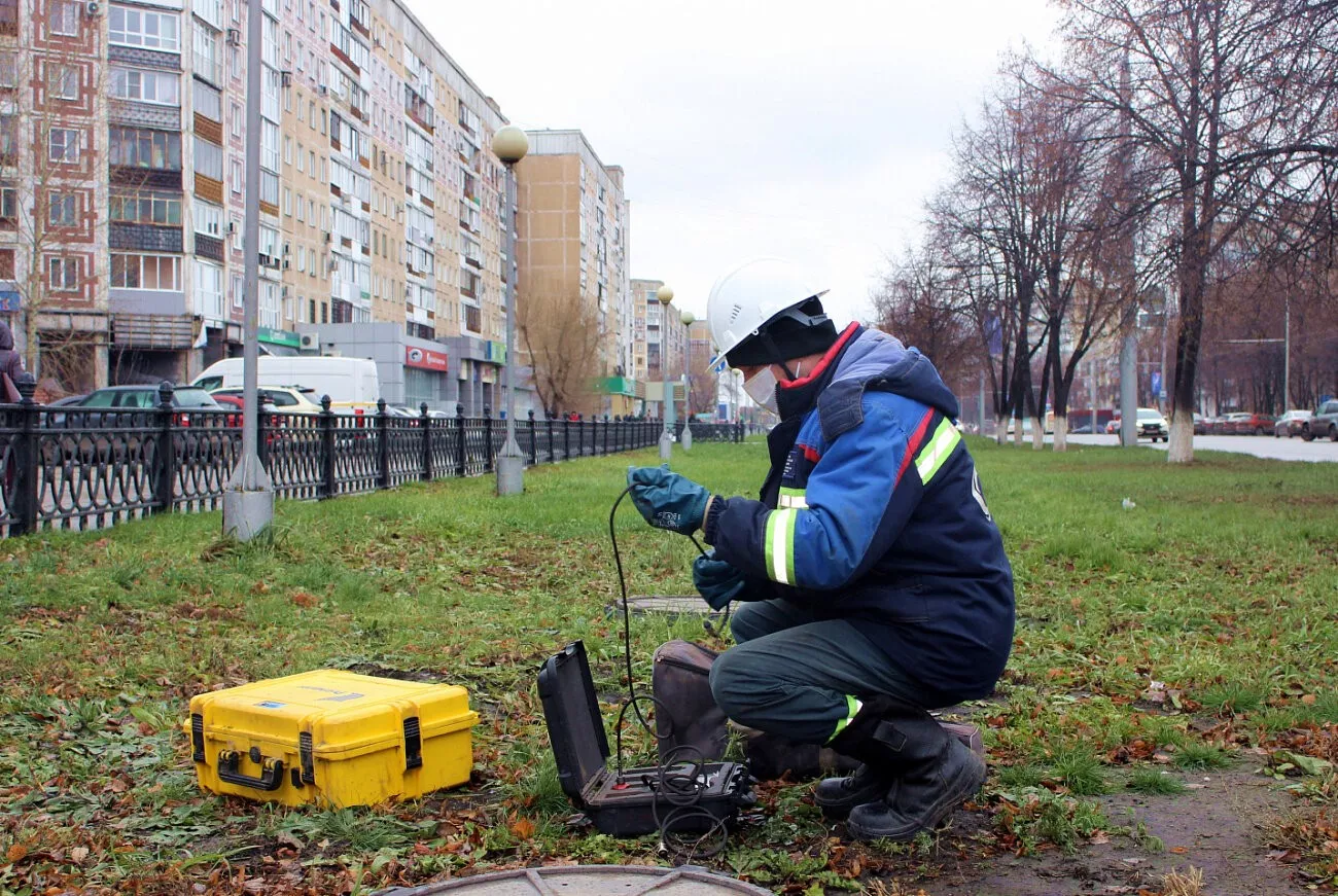 Почему парит? Диагностика теплосетей на улице Кирова в Новокузнецке - «СГК  Онлайн»