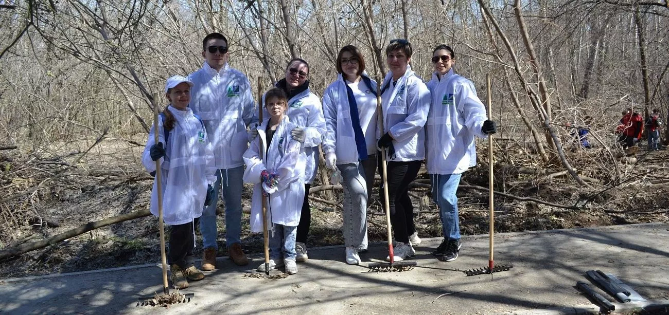 Представители Совета молодёжи алтайских предприятий СГК поучаствовали в экологической акции в парке «Юбилейный»