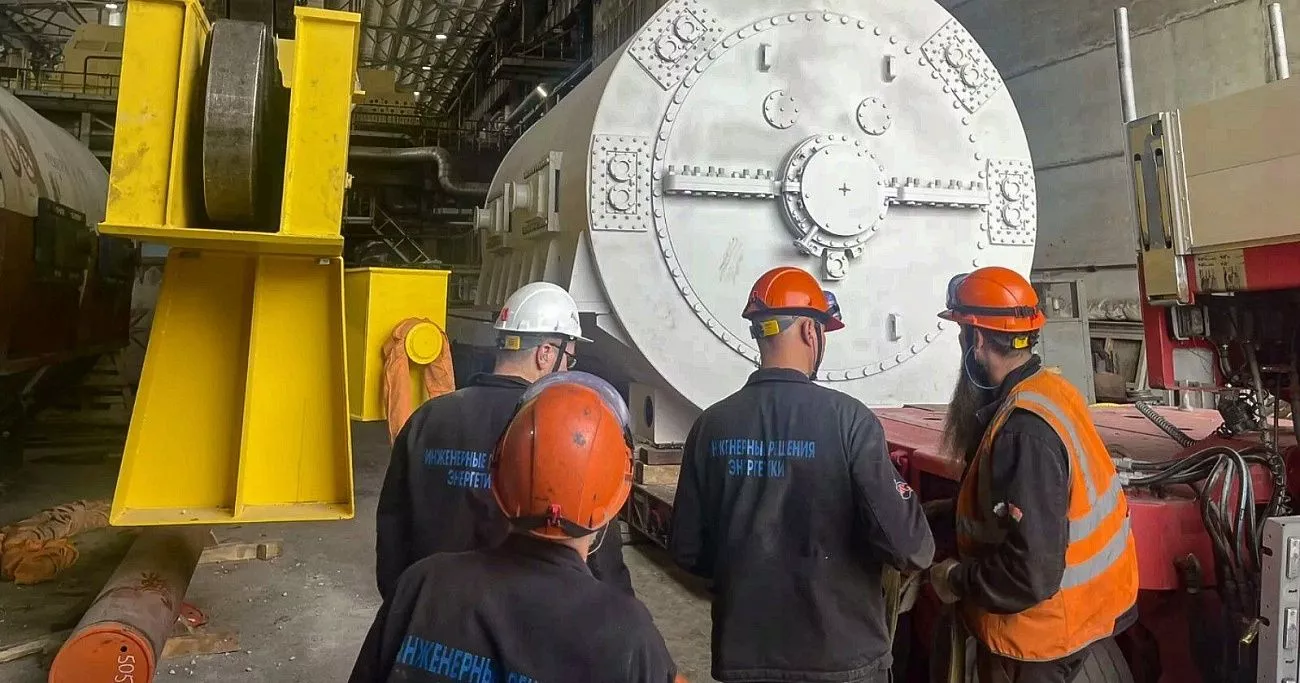 На Новосибирскую ТЭЦ-3 прибыл новый генератор с завода ЭЛСИБ